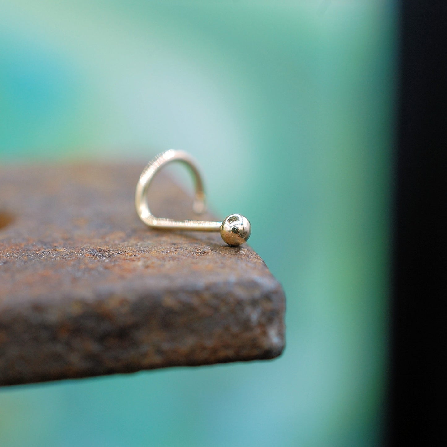 14k gold nose stud