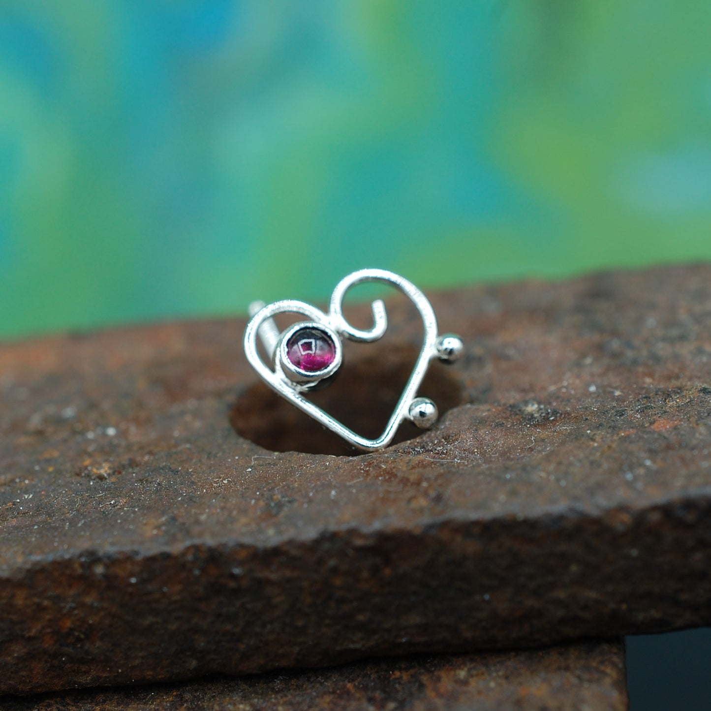 Big heart garnet nose stud