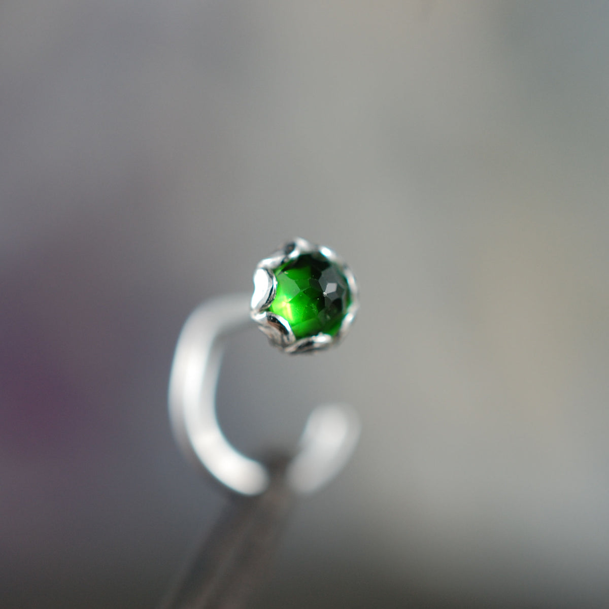 Chrome Diopside Silver Nose Stud /Decorated Bezel