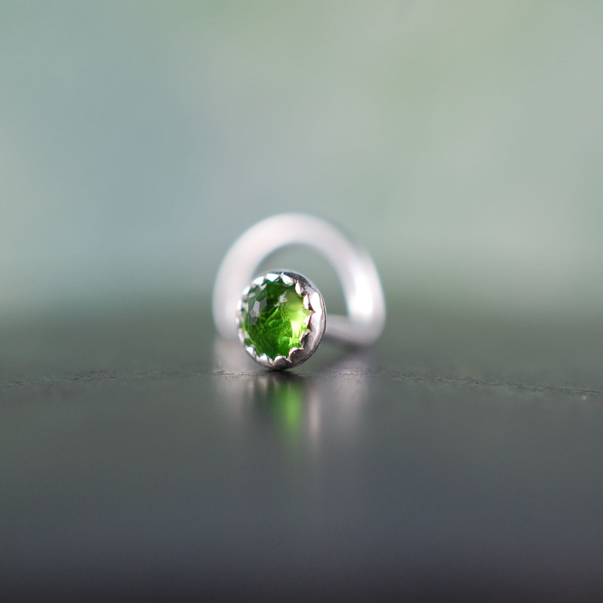 Chrome Diopside Silver Nose Stud /Serrated Bezel