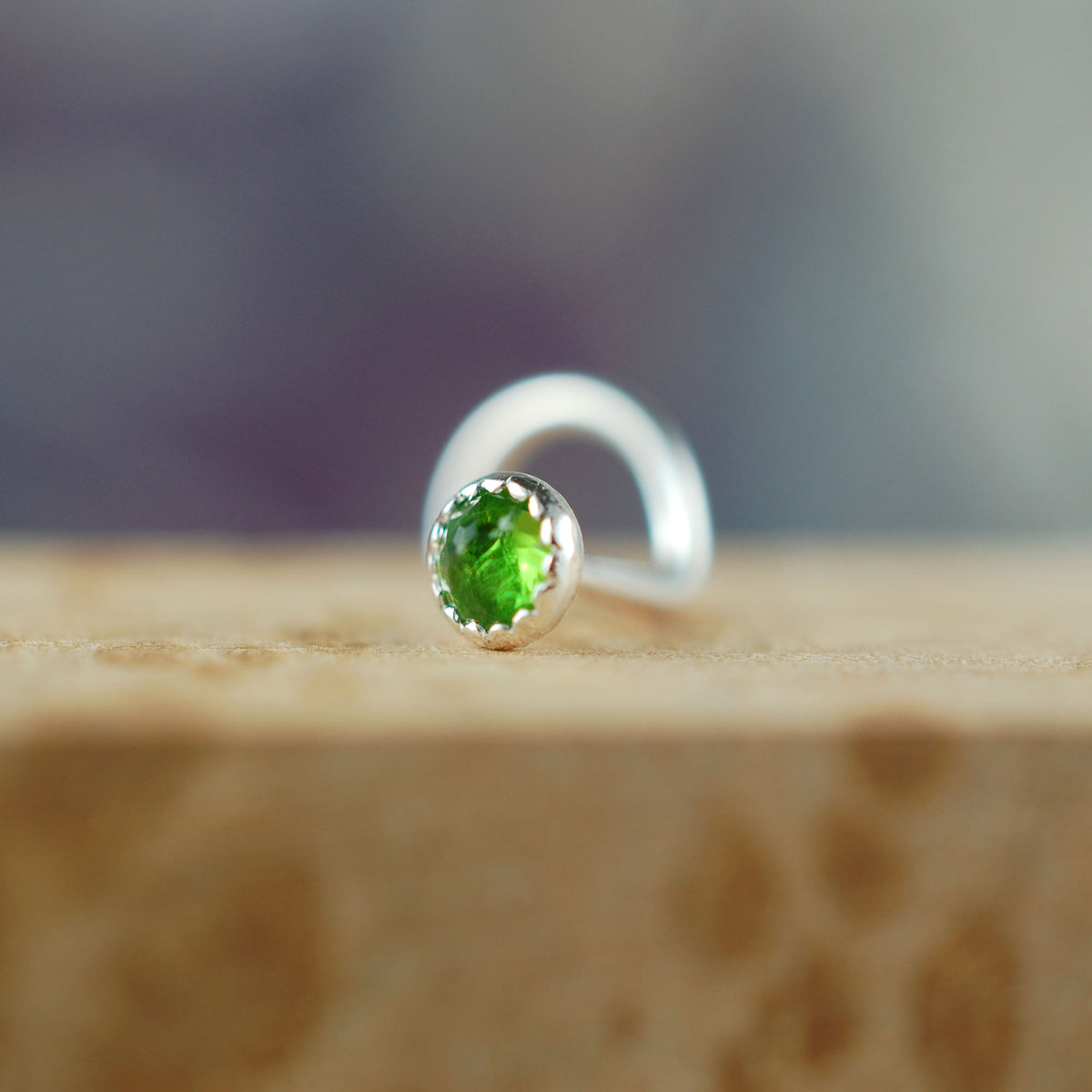 Chrome Diopside Silver Nose Stud /Serrated Bezel