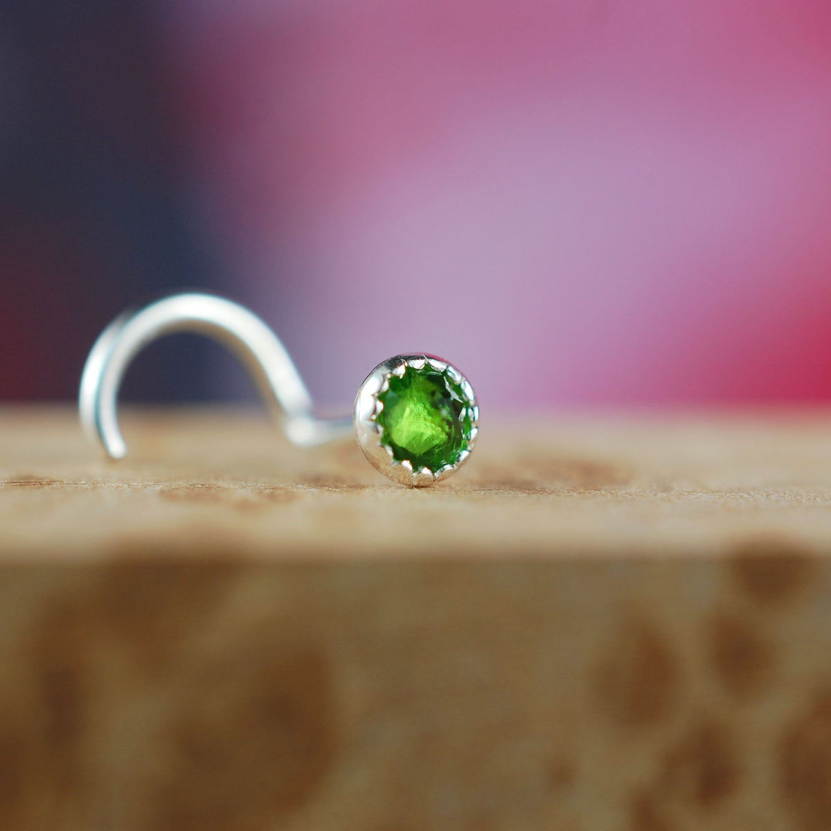 Chrome Diopside Silver Nose Stud /Serrated Bezel