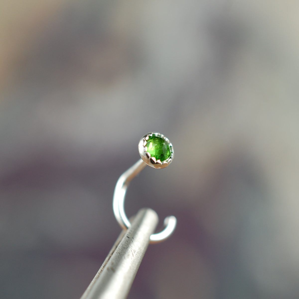 Chrome Diopside Silver Nose Stud /Serrated Bezel
