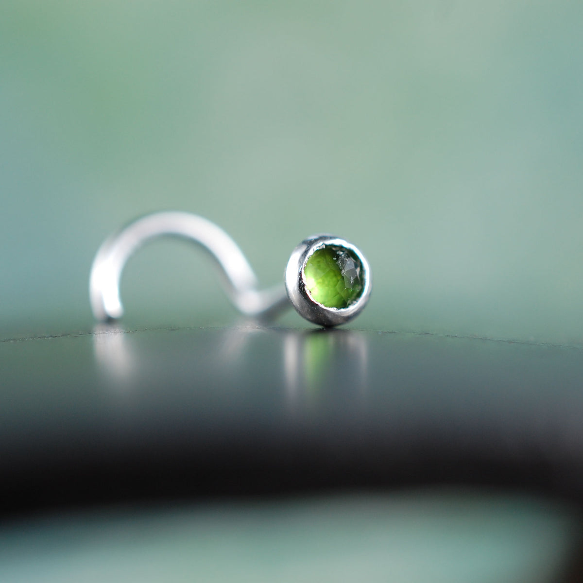 Chrome Diopside Silver Nose Stud /Straight Bezel