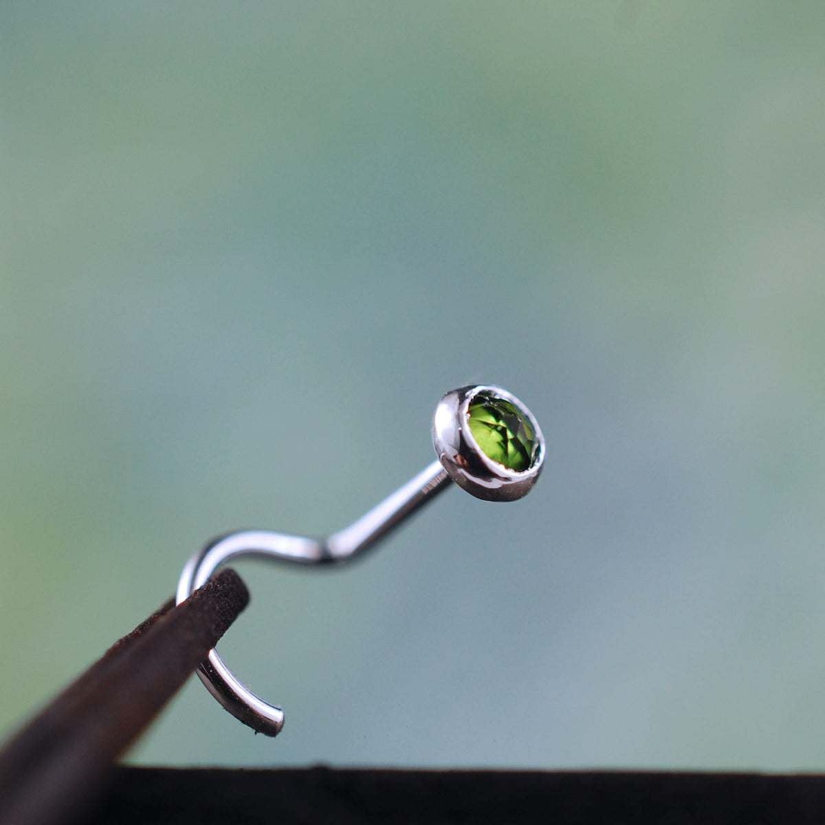 Chrome Diopside Silver Nose Stud /Straight Bezel