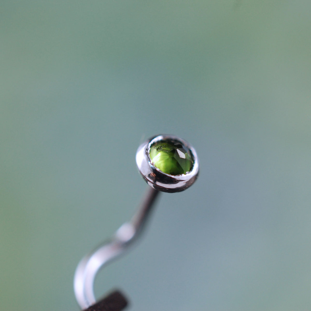 Chrome Diopside Silver Nose Stud /Straight Bezel