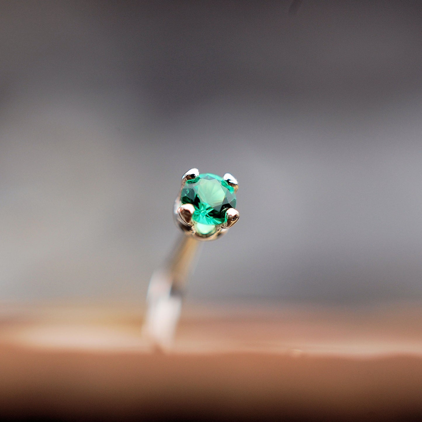 2mm emerald nose stud