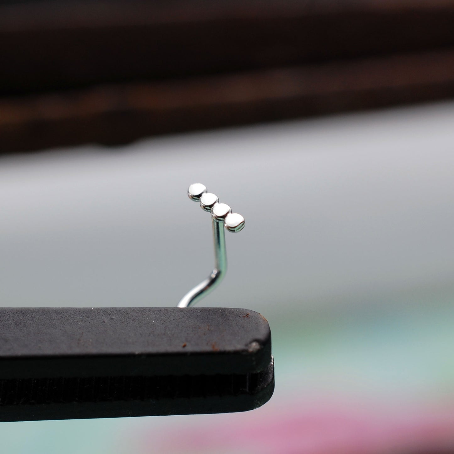 Straight bar nose stud