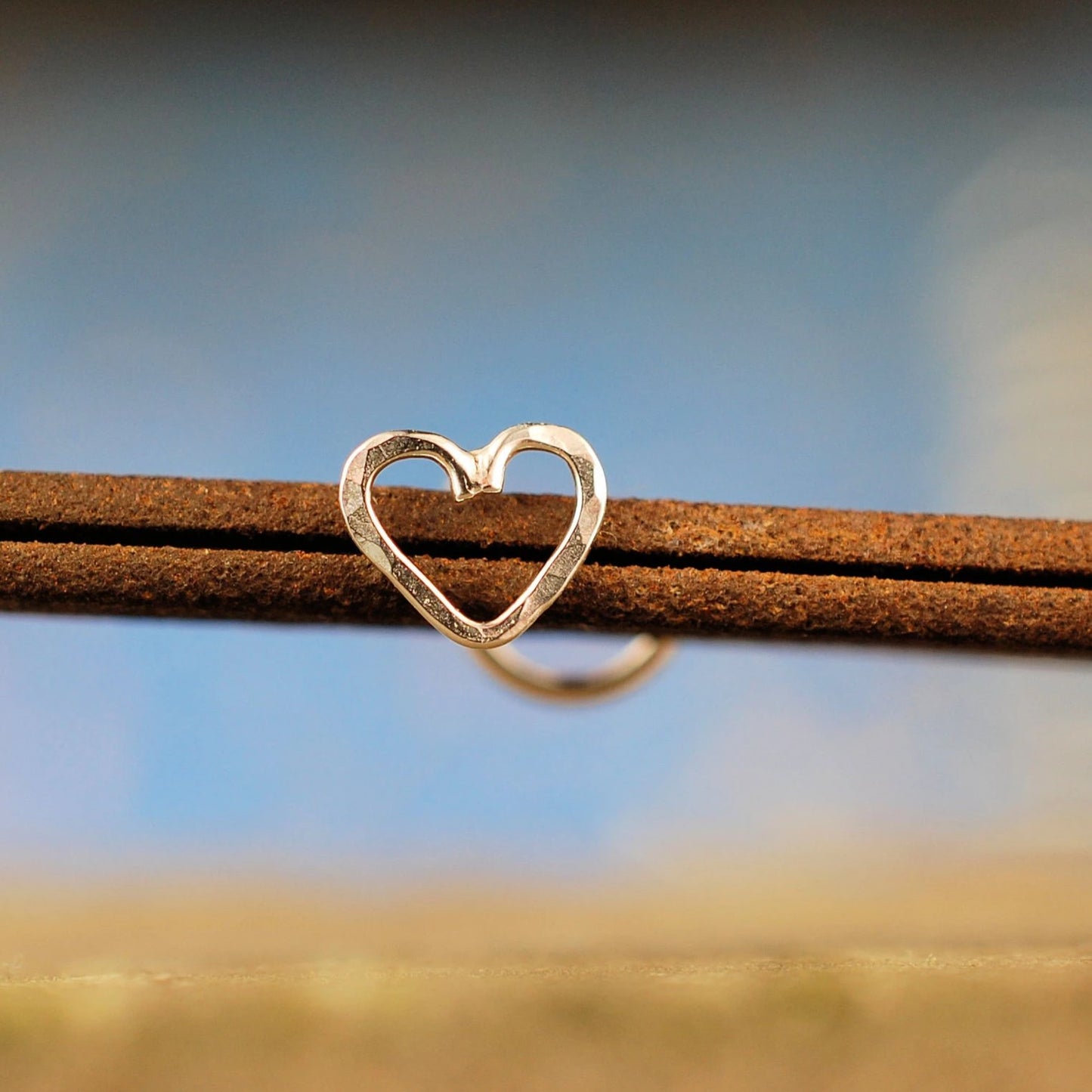 14 karat yellow gold heart nose stud