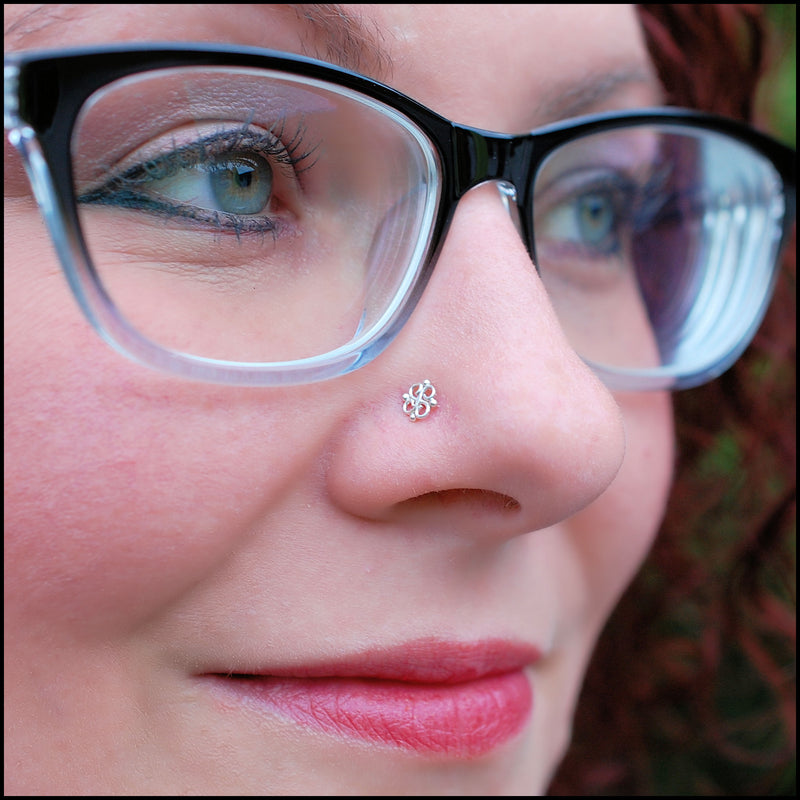 products/Lacy_Filigree_Pattern_Nose_Stud_silver_Nicole_2B.jpg
