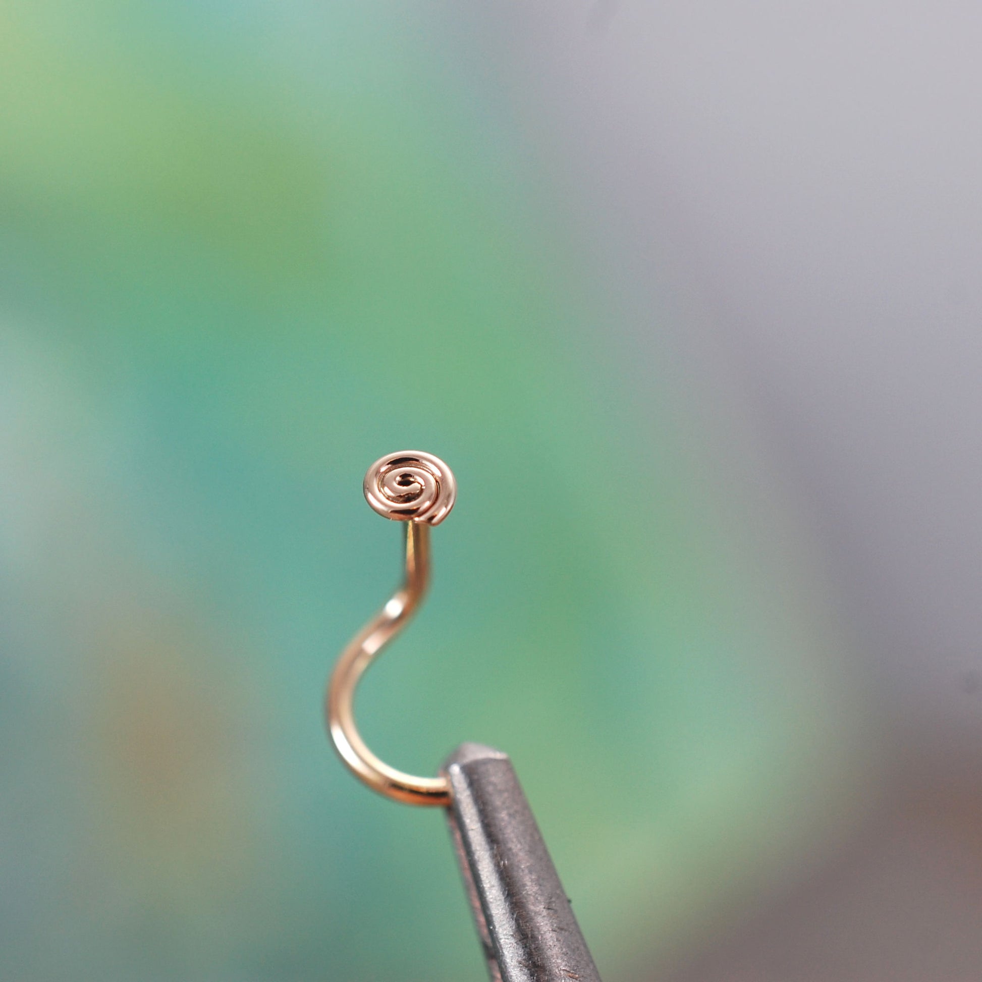 flat to the nose gold nose stud