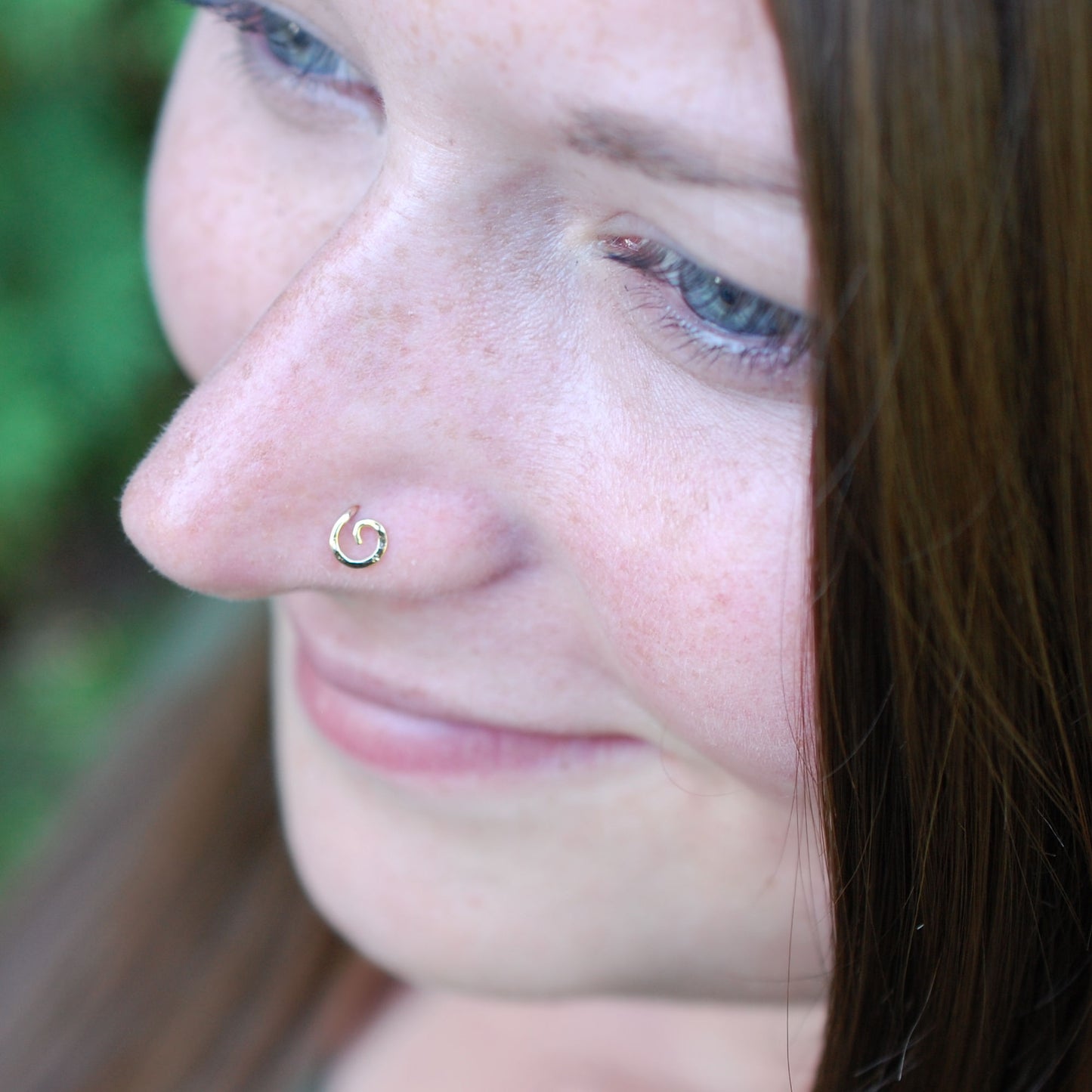 14 karat gold nose stud