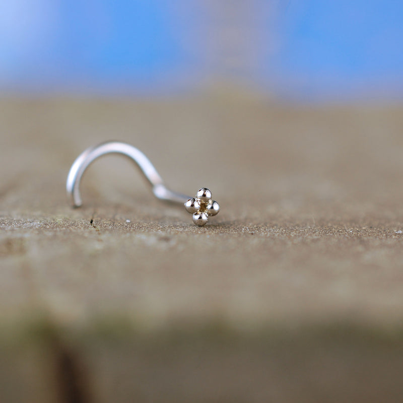 products/Silver_4_dot_nose_stud_3.jpg