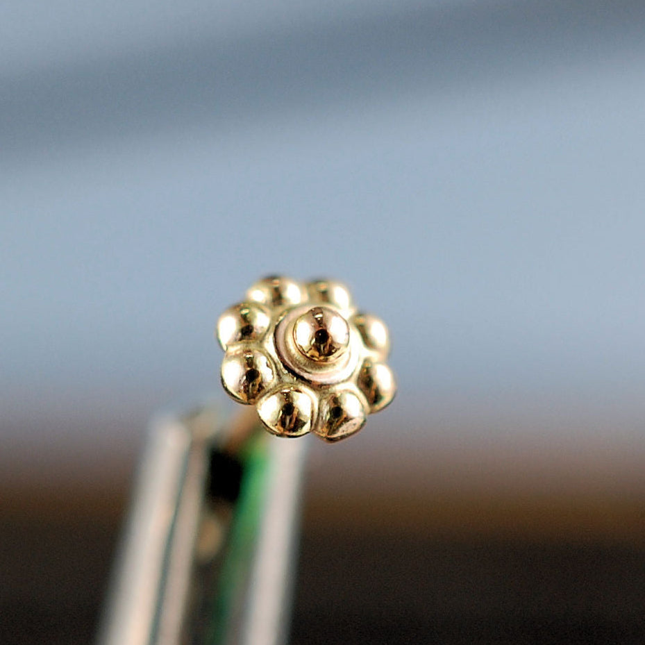 dainty gold flower nose jewelry