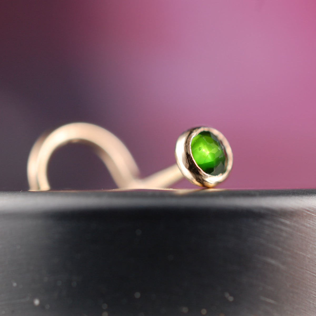 Chrome Diopside Gold Nose Stud