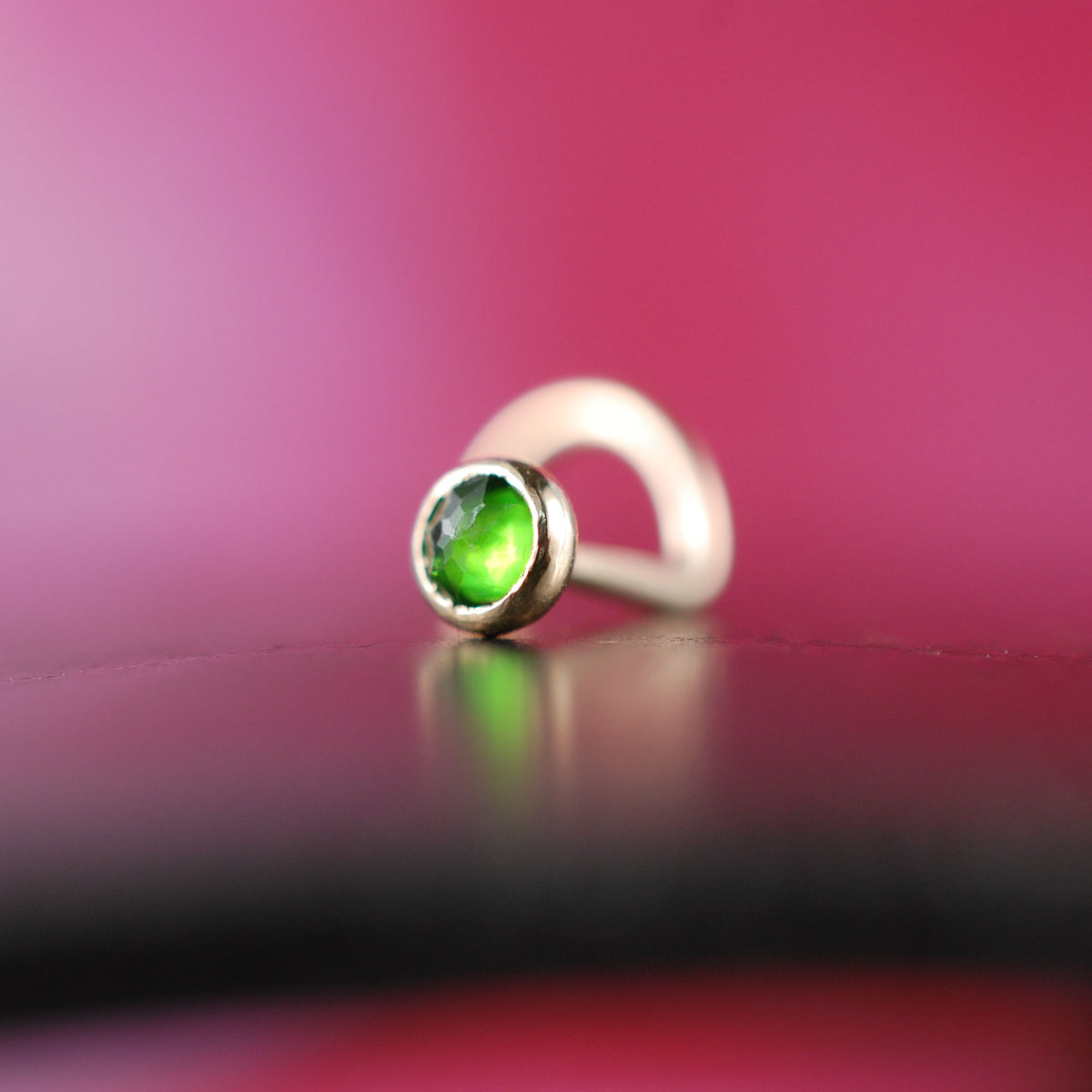 Chrome Diopside Gold Nose Stud