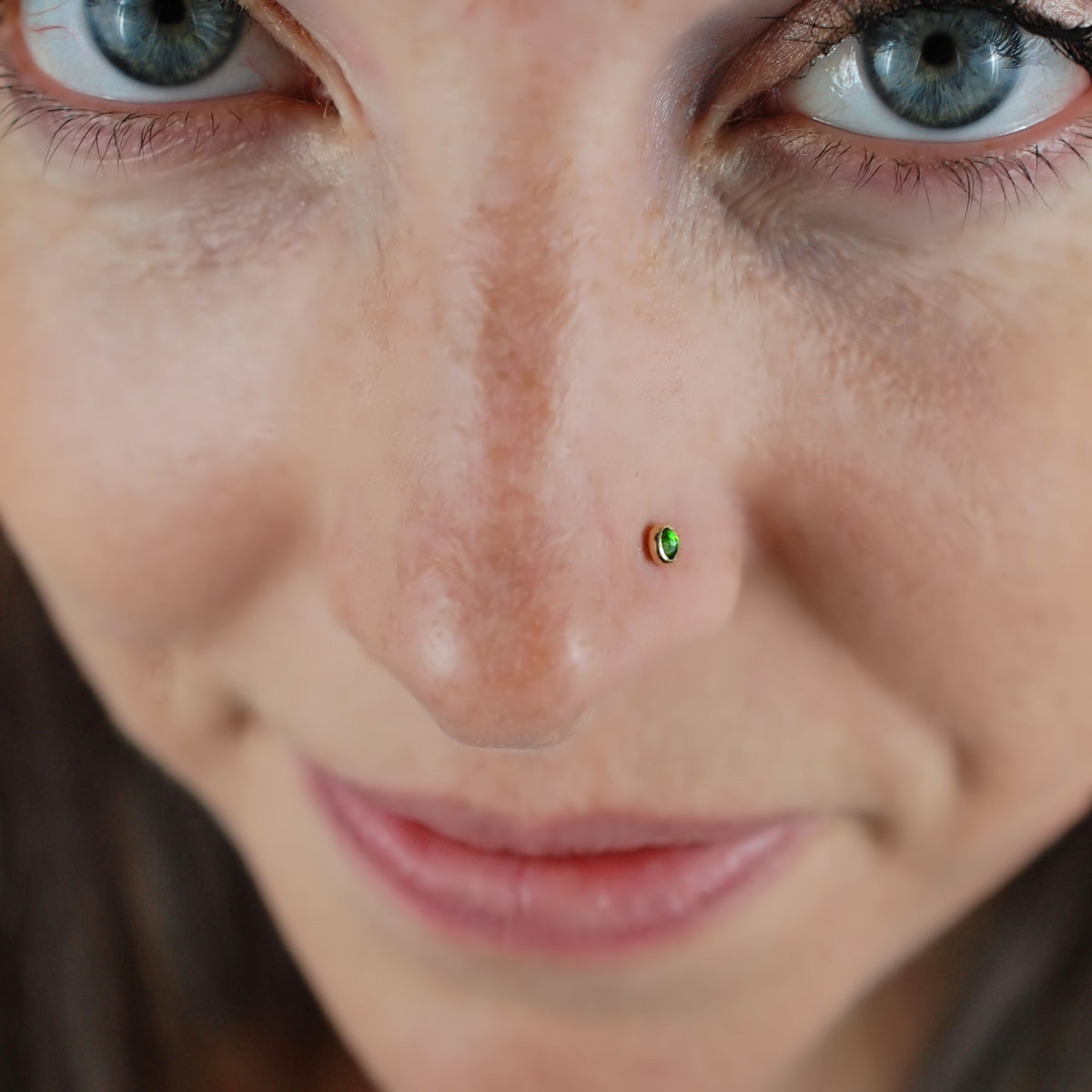 Chrome Diopside Gold Nose Stud