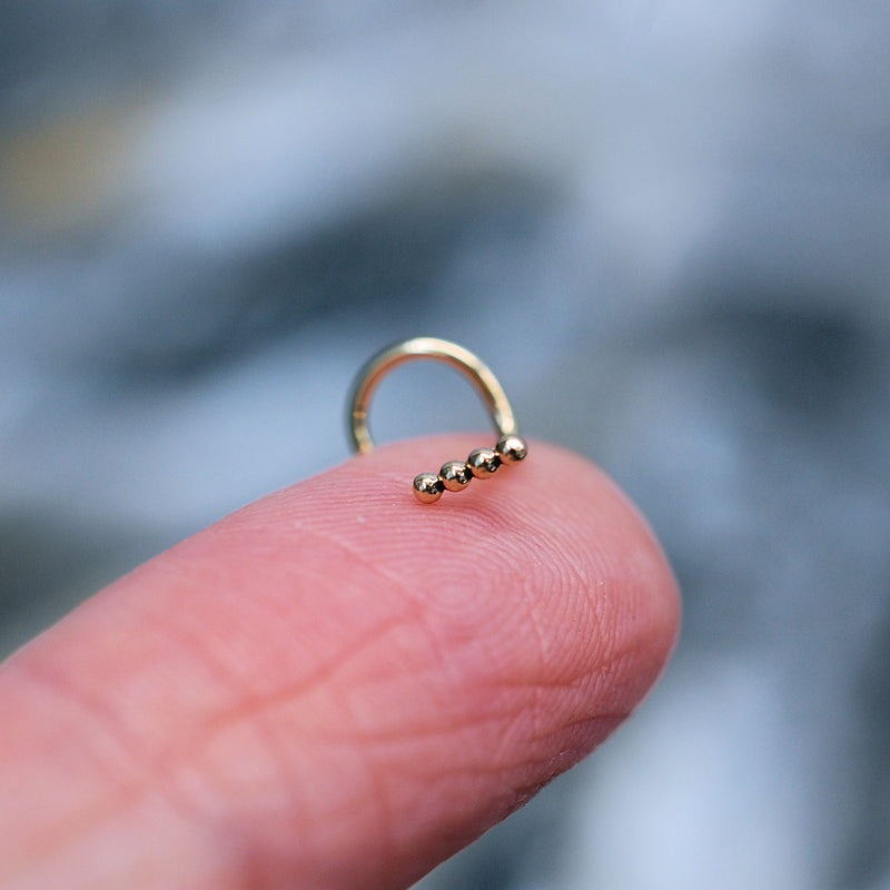 files/Gold_four_dot_stud_3.jpg