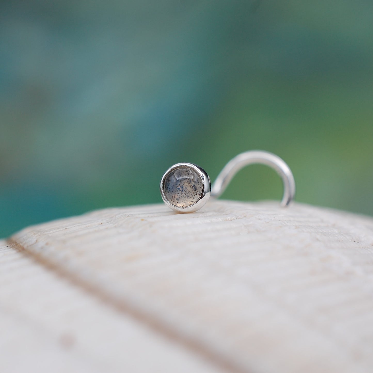 labradorite gemstone in silver nose stud