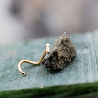 triple dot gold nose stud