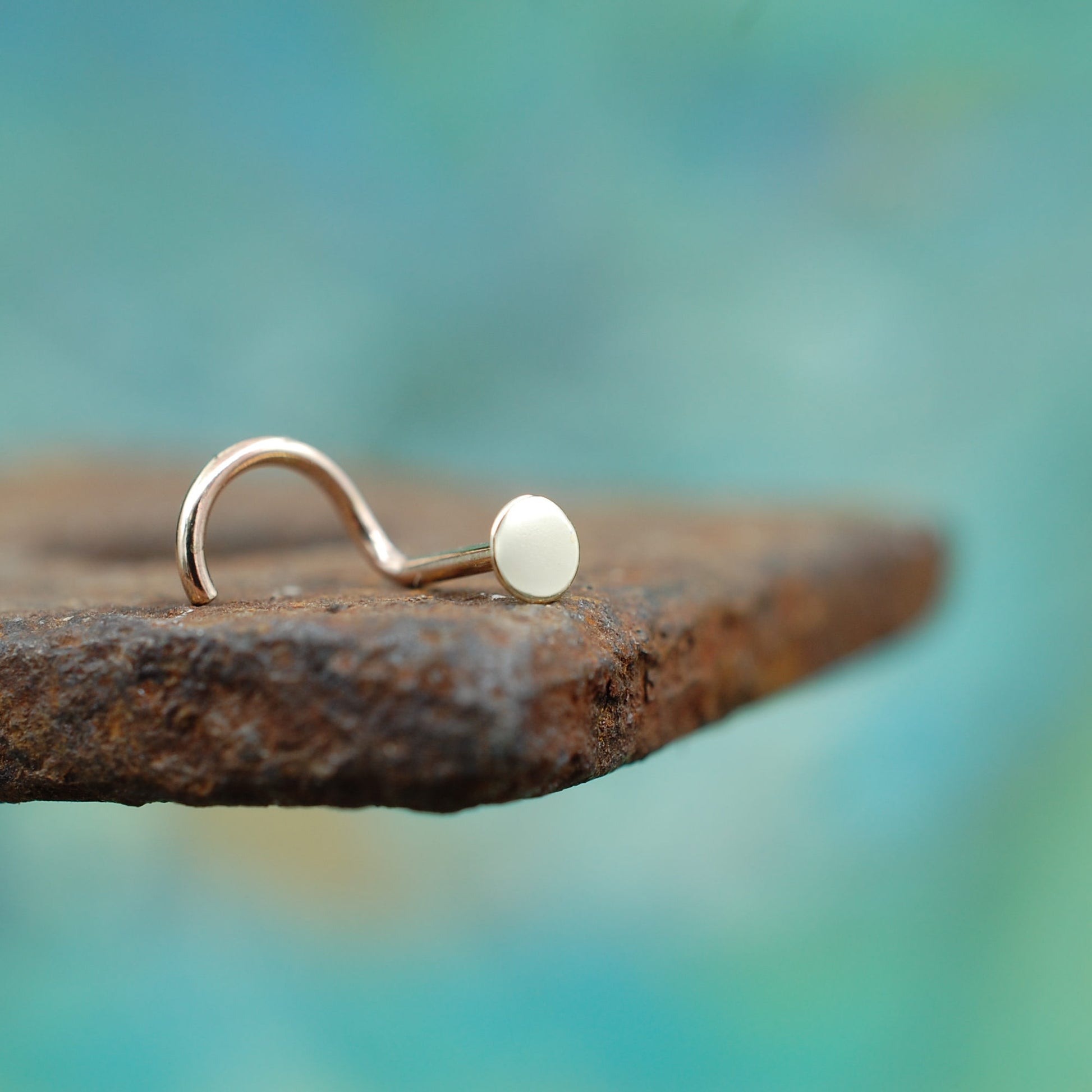 flat gold dot nose stud