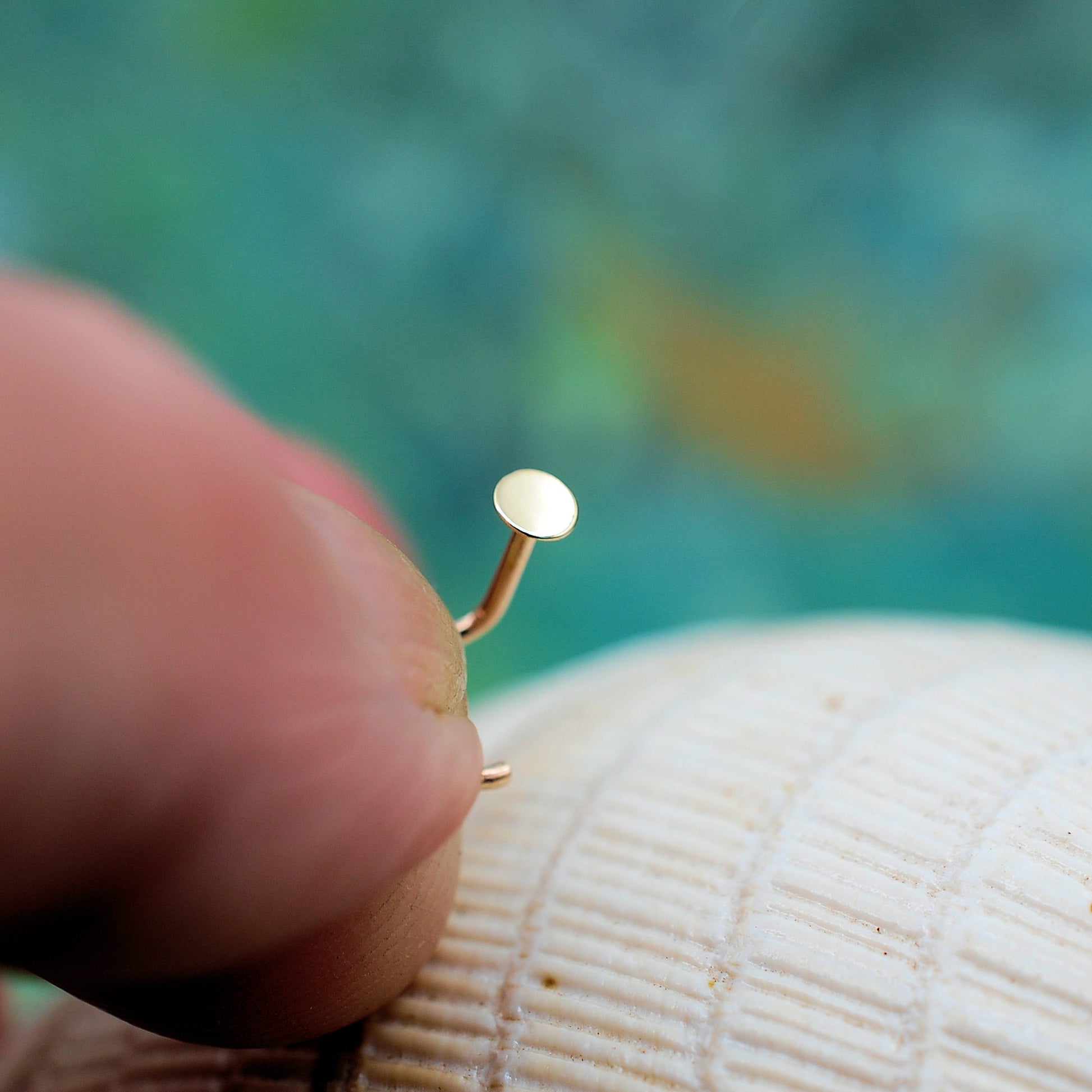 flat spot nose stud dot in gold