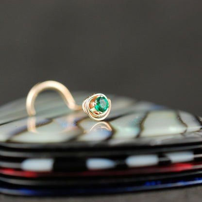 emerald in gold nose stud