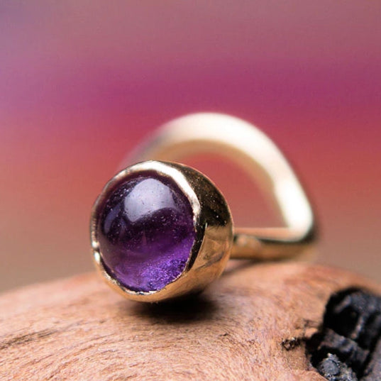 products/Amethyst_3mm_Cab_in_YG_2_a835aa81-f3a2-4f94-94a9-e16443d1962c.jpg