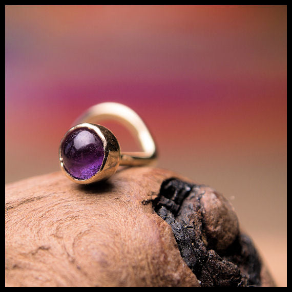 products/Amethyst_3mm_Cab_in_YG_4_f60583f4-b1d8-4f34-a1b3-8873f054e406.jpg