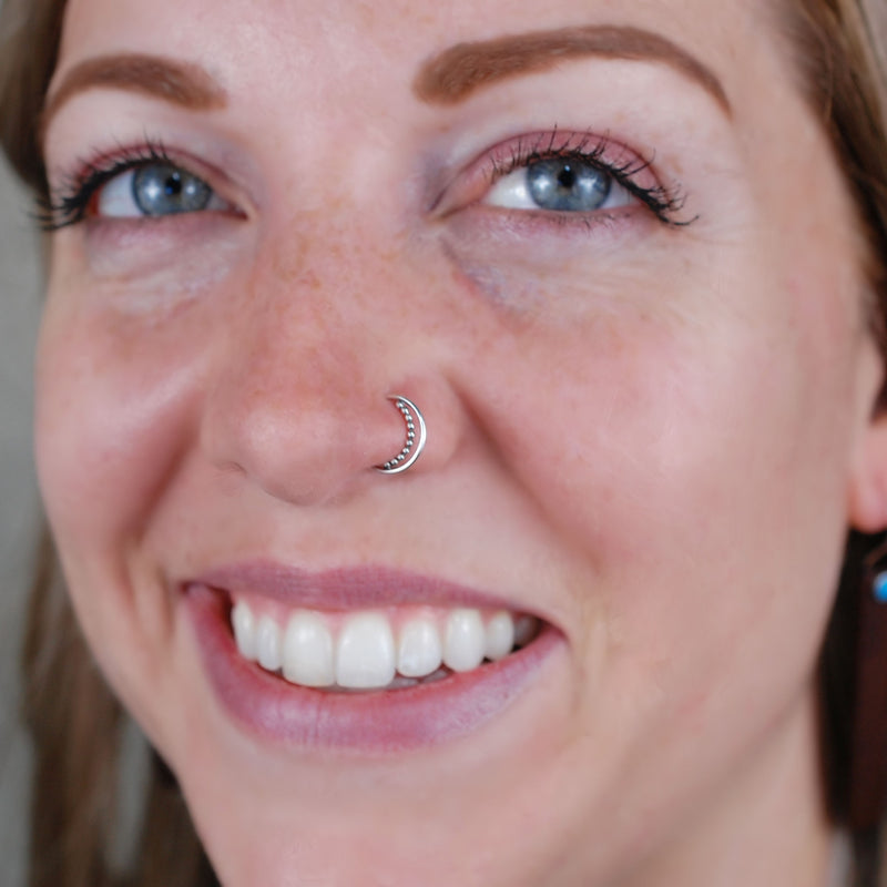 products/Beaded_Silver_Nose_Ring_Nicole_2.jpg
