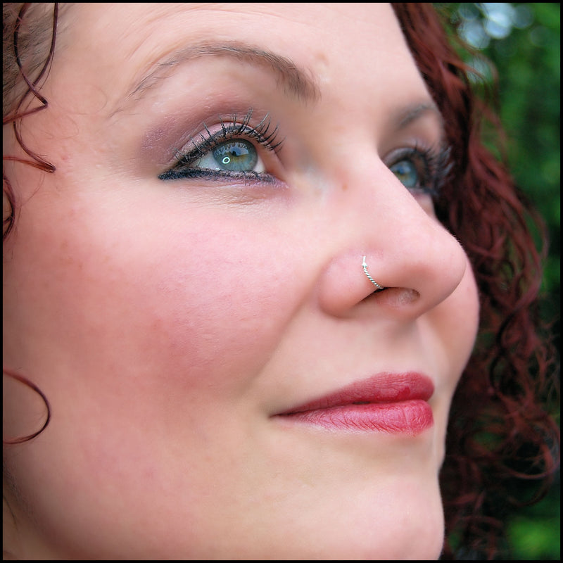 products/Budded_twist_nose_ring_silver_Nicole_4B.jpg