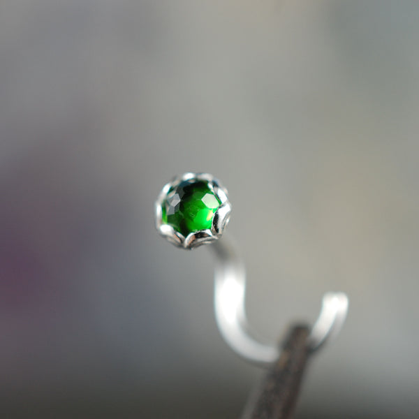 Chrome Diopside Silver Nose Stud /Decorated Bezel