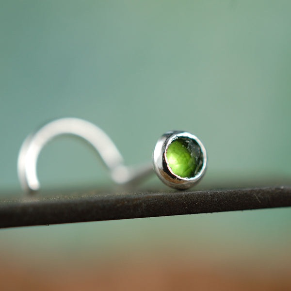 Chrome Diopside Silver Nose Stud /Straight Bezel
