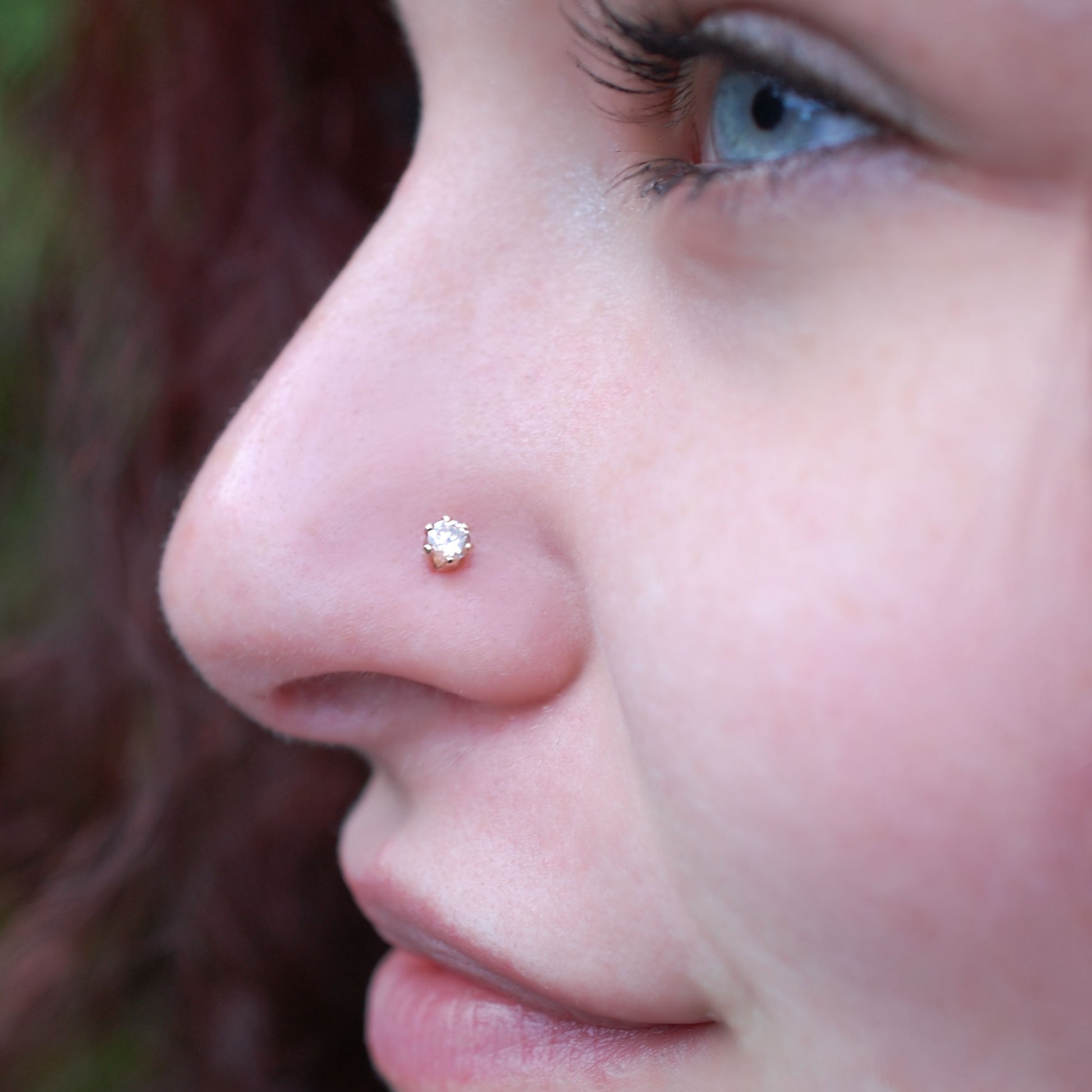 14 karat yellow gold nose stud
