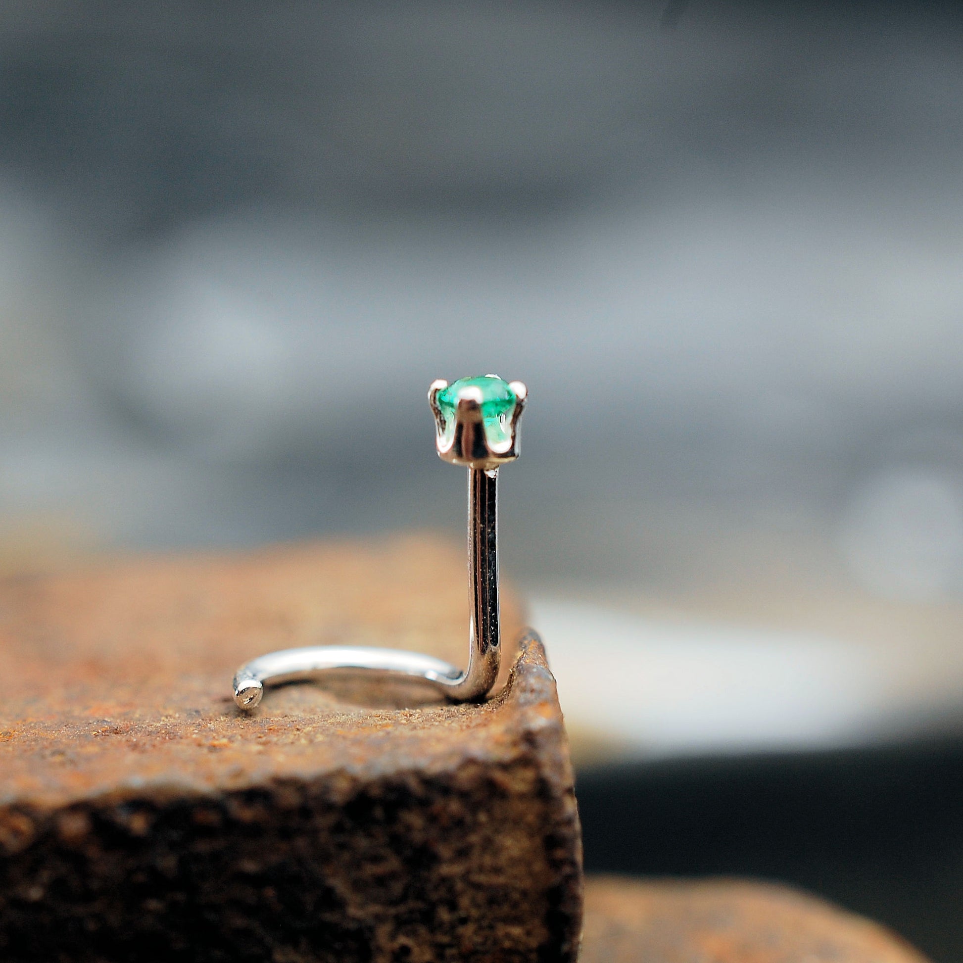 2mm emerald nose bone
