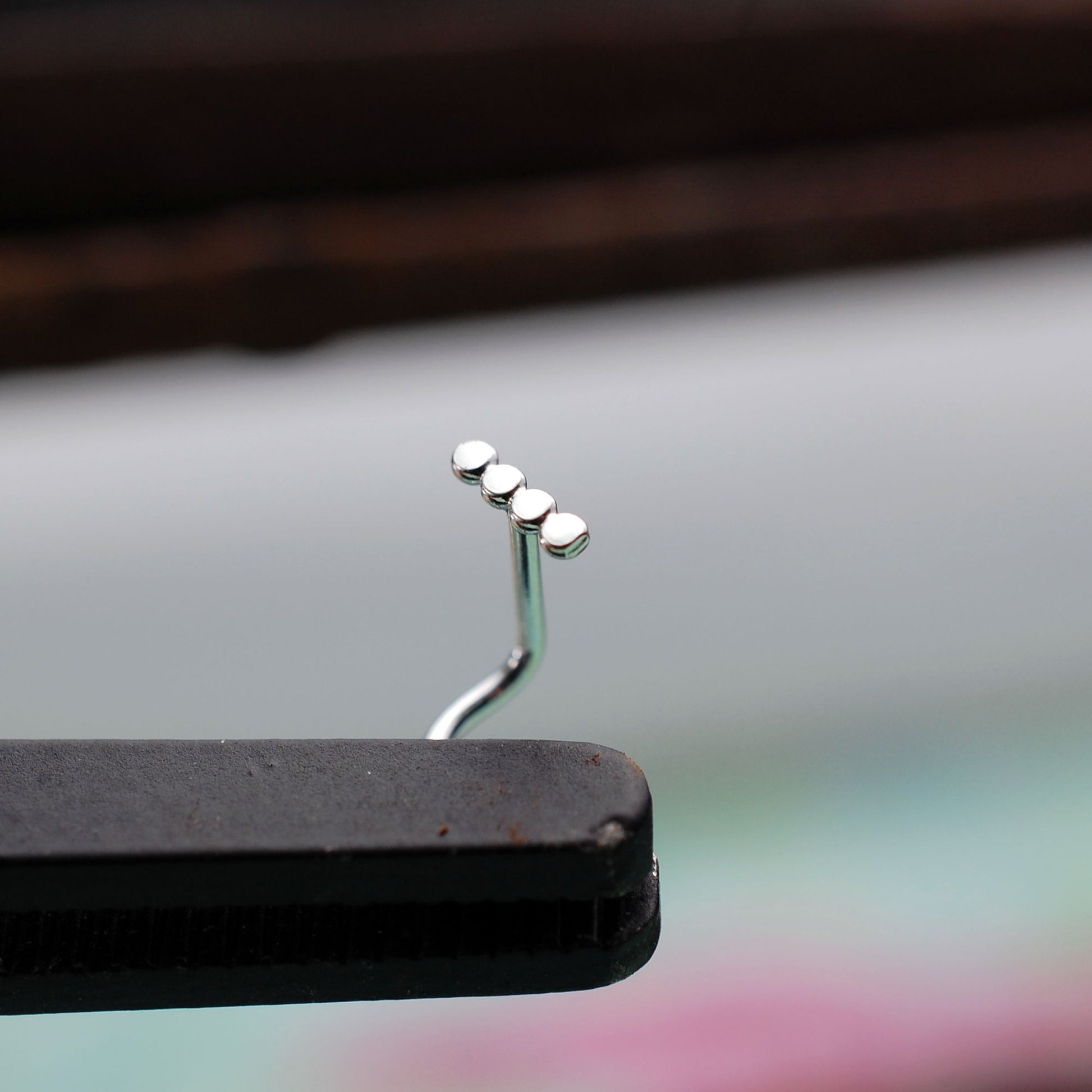 Straight bar nose stud