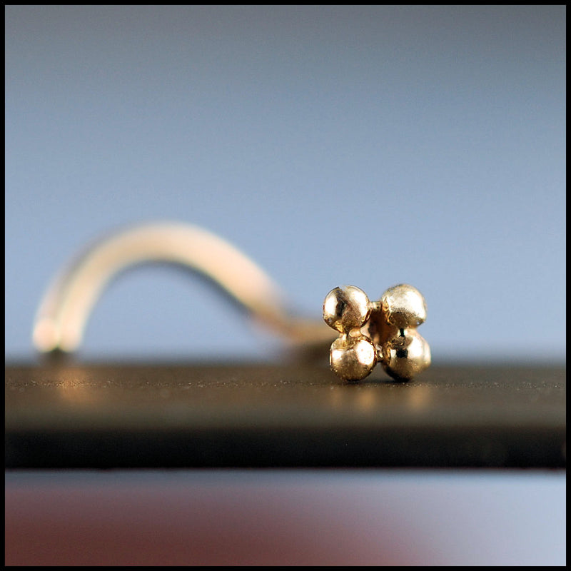 products/Gold_four_dot_stud_1B.jpg