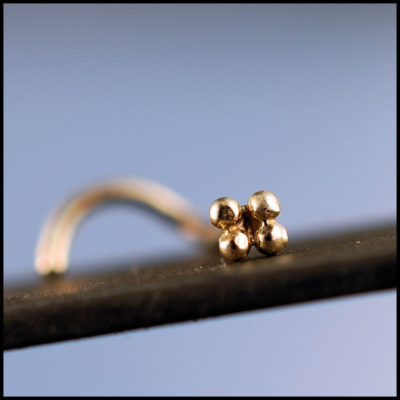 products/Gold_four_dot_stud_2B.jpg