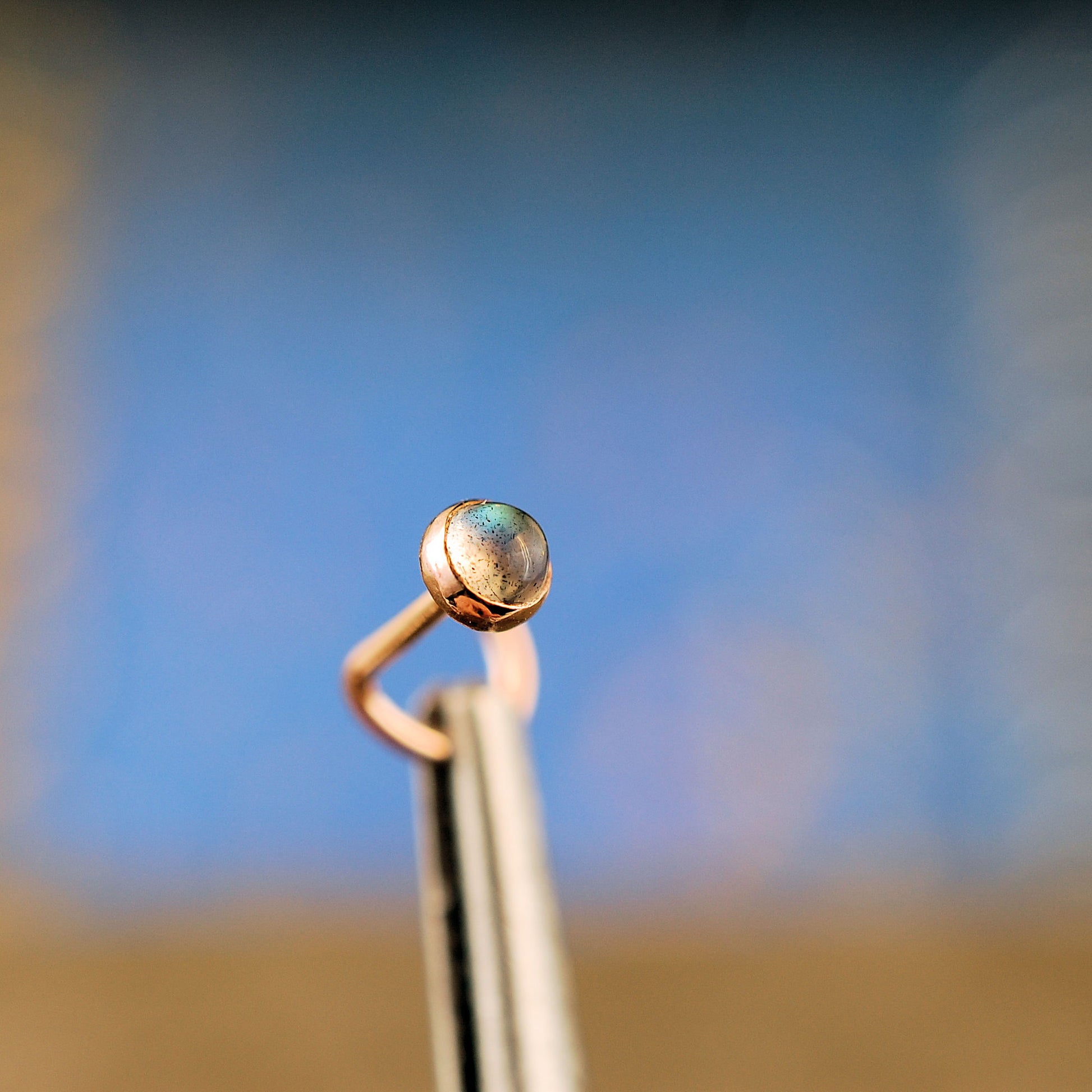 14 karay rose gold nose stud with labradorite