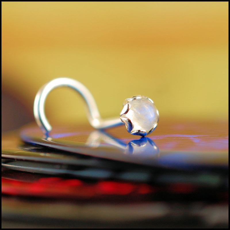 products/Moonstone_3mm_in_filigree_bezel_1B.jpg