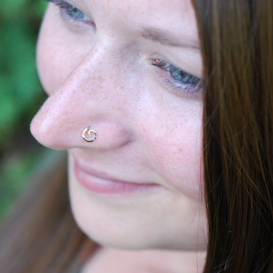 14 karat gold nose stud