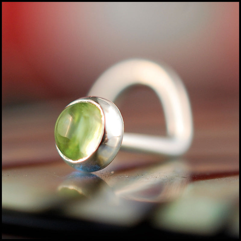 products/Peridot_3mm_in_silver_2B.jpg