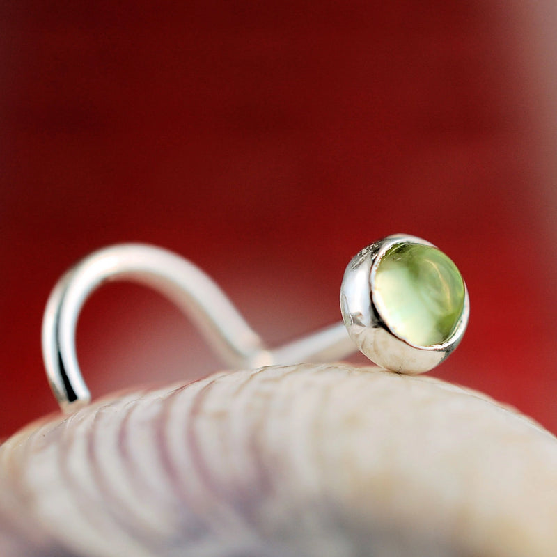products/Peridot_3mm_in_silver_3B.jpg