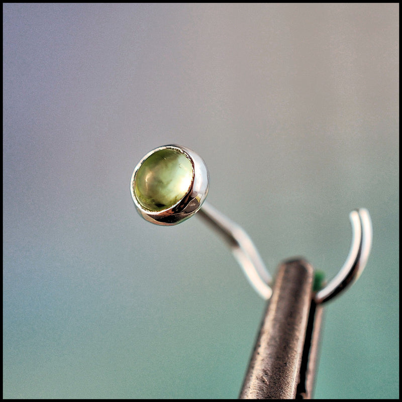 products/Peridot_3mm_in_silver_4B.jpg