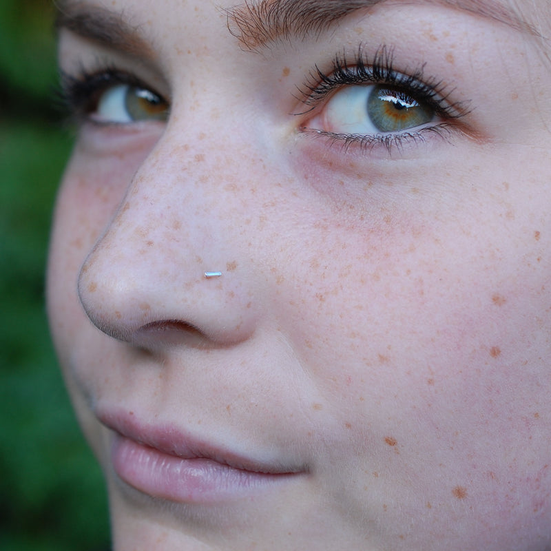 Straight nose outlet stud