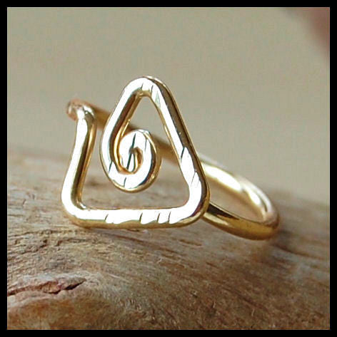 products/Tribal_Triangle_Nose_Ring_in_YGF_3.jpg