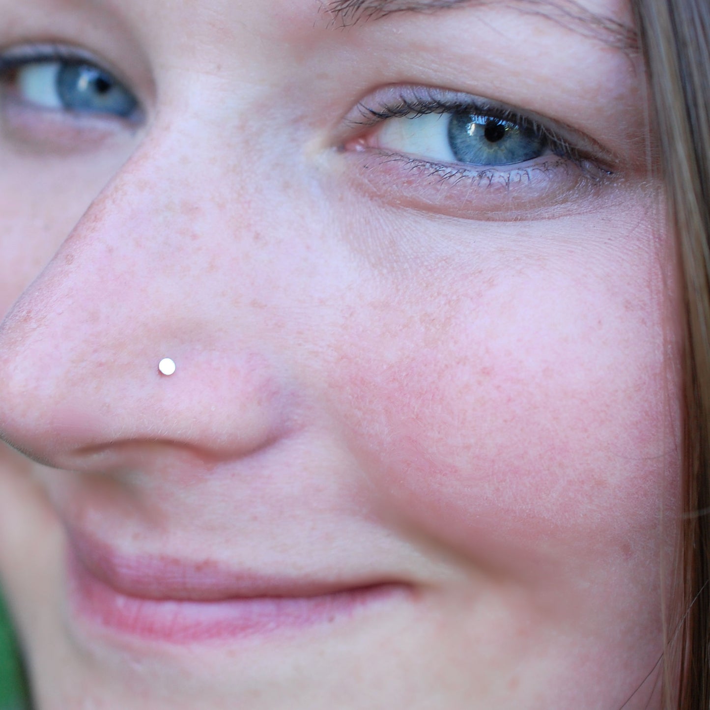 flat yellow gold spot nose stud