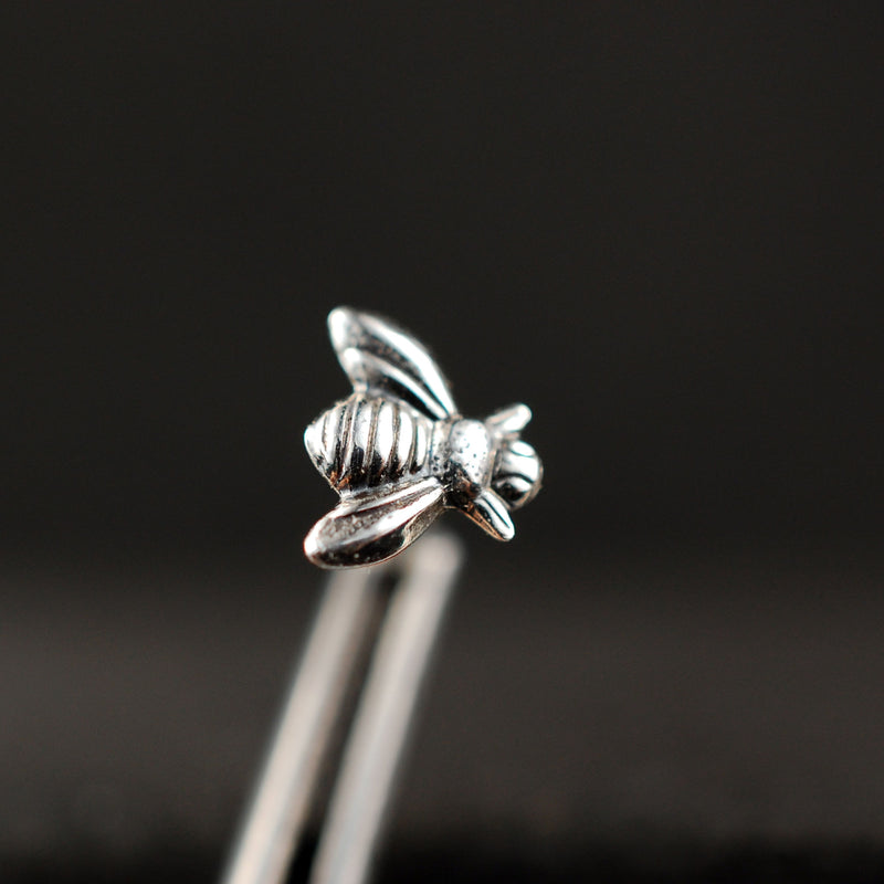products/bee_nose_stud_silver_2.jpg