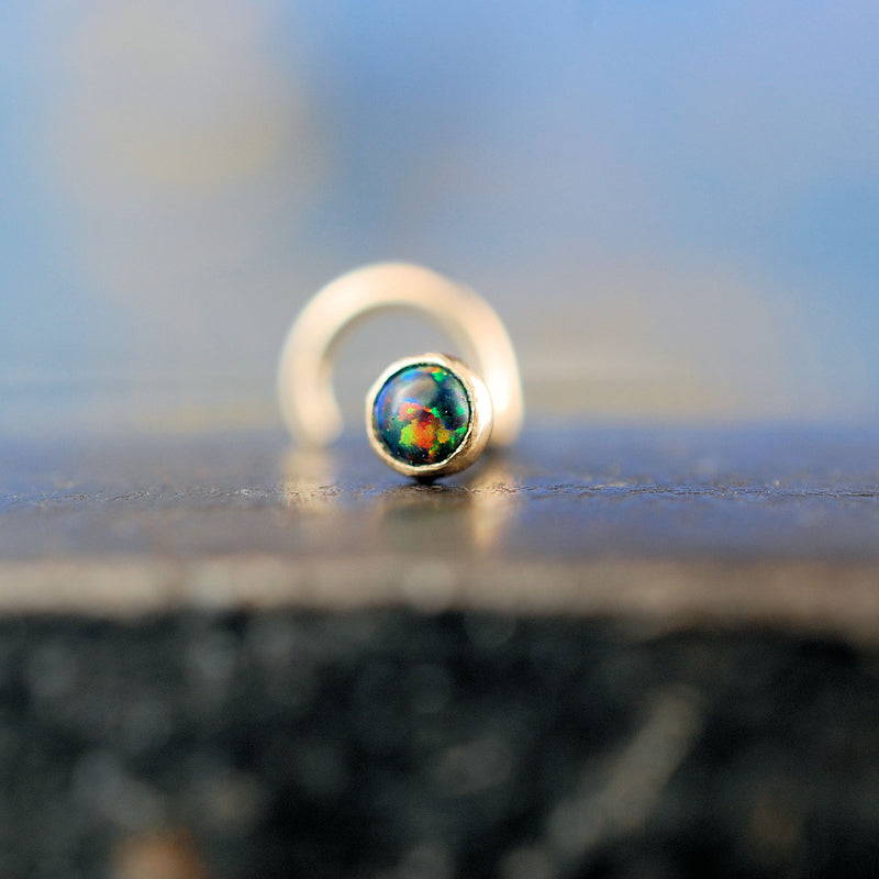 products/black_opal_gold_nose_stud_new_pics_1.jpg
