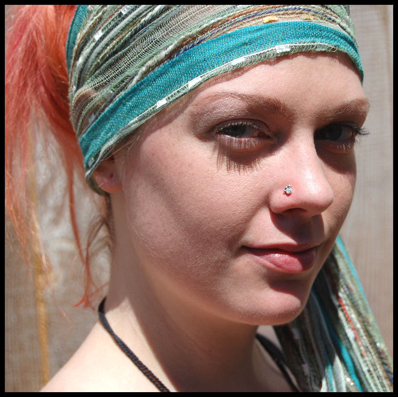 nickel-free silver nose stud with labradorite